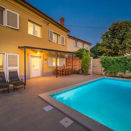 House Leny By Istrialux *