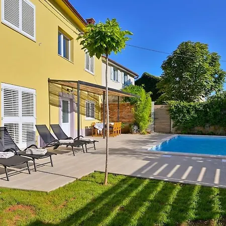 Villa House Leny By Istrialux